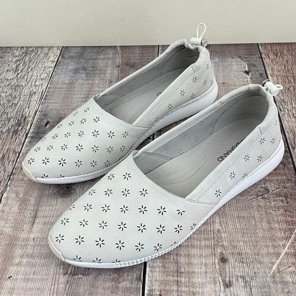 Cole Haan Shoes Studiogrand Slip On Perforated Flats Womens Sz 10C Beige W11378 - Picture 1 of 8